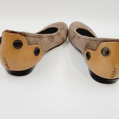 B MAKOWSKY WOMENS SIZE 10 M SUEDE SLIP ON SHOES