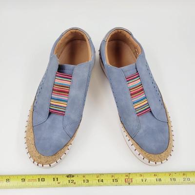 SUEDE WOMENS SIZE 39 SLIP ON TENNIS SHOES
