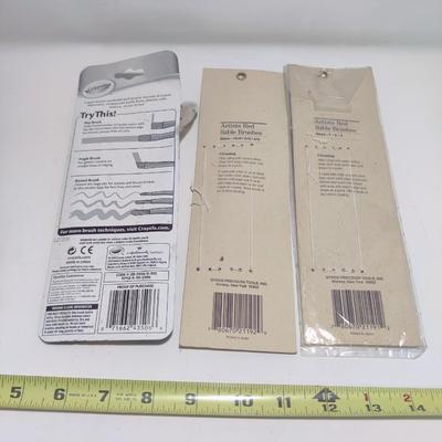 PAINT BRUSHES AND SPONGE LOT