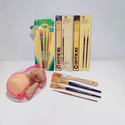 PAINT BRUSHES AND SPONGE LOT