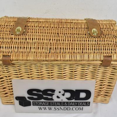 Picnic Basket with Service for Four - Plates, Glasses, Silverware - New