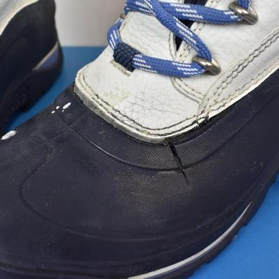 Colombia Women's Snow Boots, New Old Stock, Some Splitting Near Toe