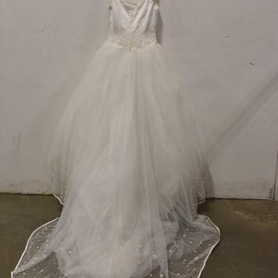 Wedding Dress with Floral Beading Details, Long Train, Around Size 6? Needs Cleaning. Good Condition