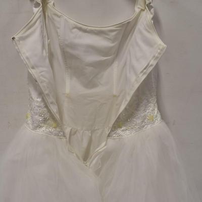 Wedding Dress with Floral Beading Details, Long Train, Around Size 6? Needs Cleaning. Good Condition