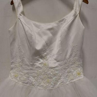 Wedding Dress with Floral Beading Details, Long Train, Around Size 6? Needs Cleaning. Good Condition