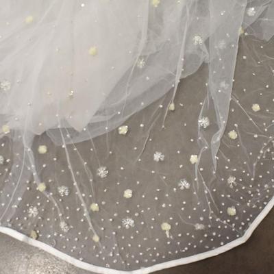 Wedding Dress with Floral Beading Details, Long Train, Around Size 6? Needs Cleaning. Good Condition