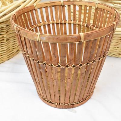 6 Wicker Baskets and Trays, Various Sizes, Some with Handles