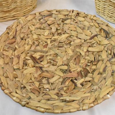 6 Wicker Baskets and Trays, Various Sizes, Some with Handles
