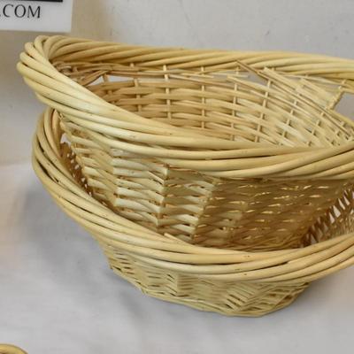 6 Wicker Baskets and Trays, Various Sizes, Some with Handles