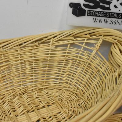 6 Wicker Baskets and Trays, Various Sizes, Some with Handles