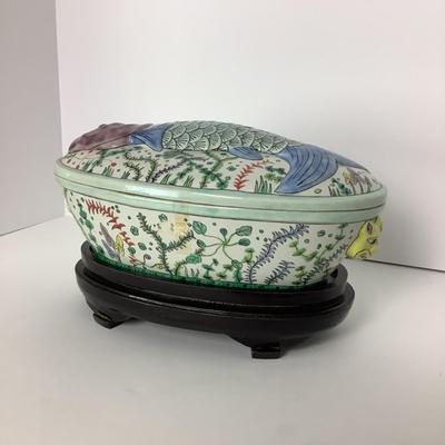 8035 Vintage Covered Fish Tureen
