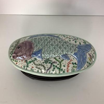 8035 Vintage Covered Fish Tureen