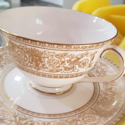 Royal Doulton Sovereign China Set Service For 12