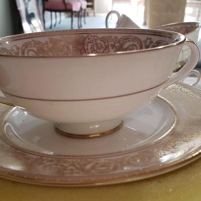 Royal Doulton Sovereign China Set Service For 12