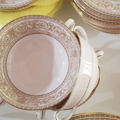 Royal Doulton Sovereign China Set Service For 12