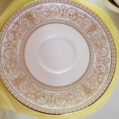 Royal Doulton Sovereign China Set Service For 12
