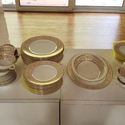 Royal Doulton Sovereign China Set Service For 12