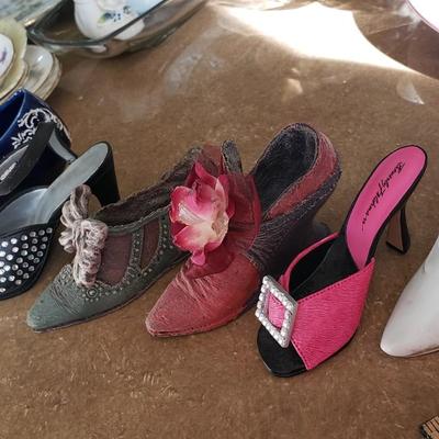 6 miniature shoes