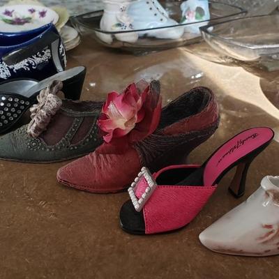 6 miniature shoes