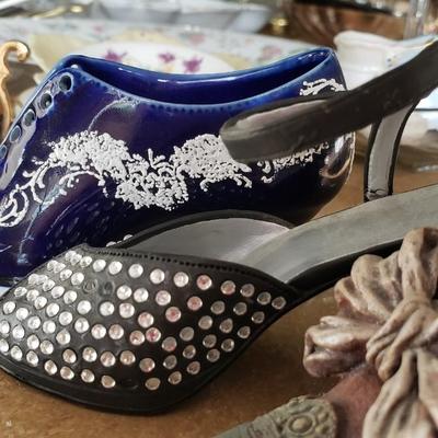 6 miniature shoes