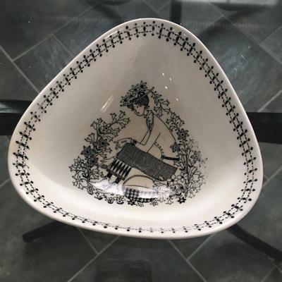 Arabia of Finland triangular bowl