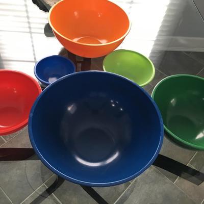Plastic mixing bowls.