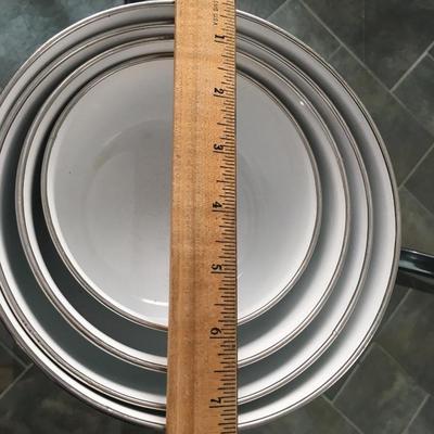 Set of enamel mixing bowls.