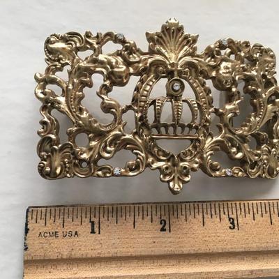 Royal style belt buckle.