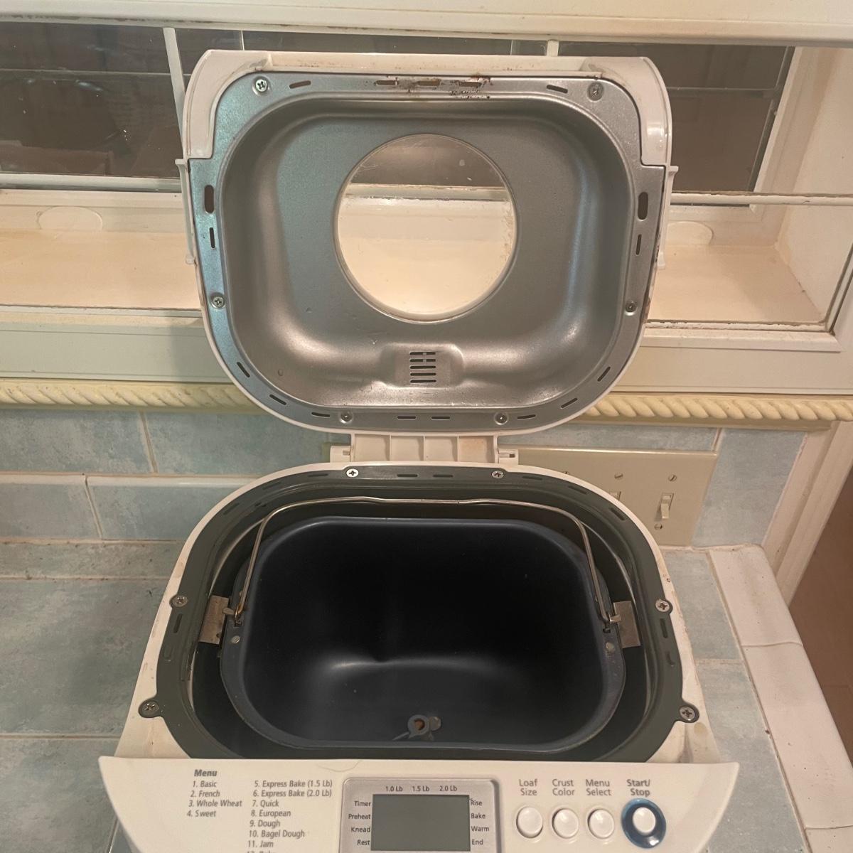 Oster Bread Maker, West Bend Yogurt Maker, & More (KRG)