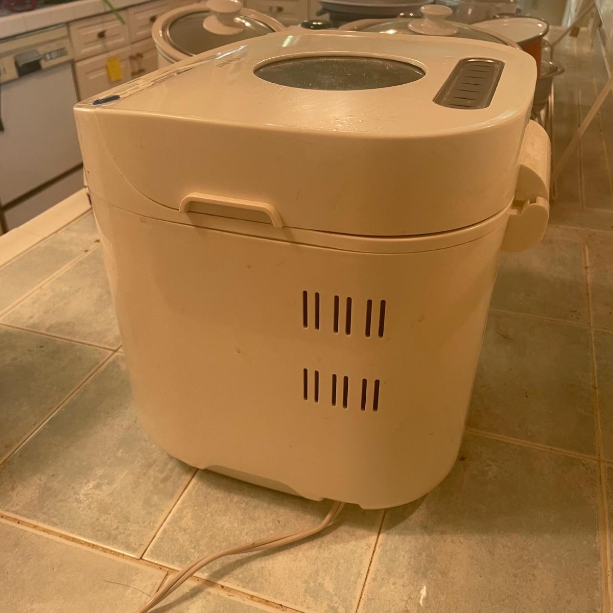 Oster Bread Maker, West Bend Yogurt Maker, & More (KRG)