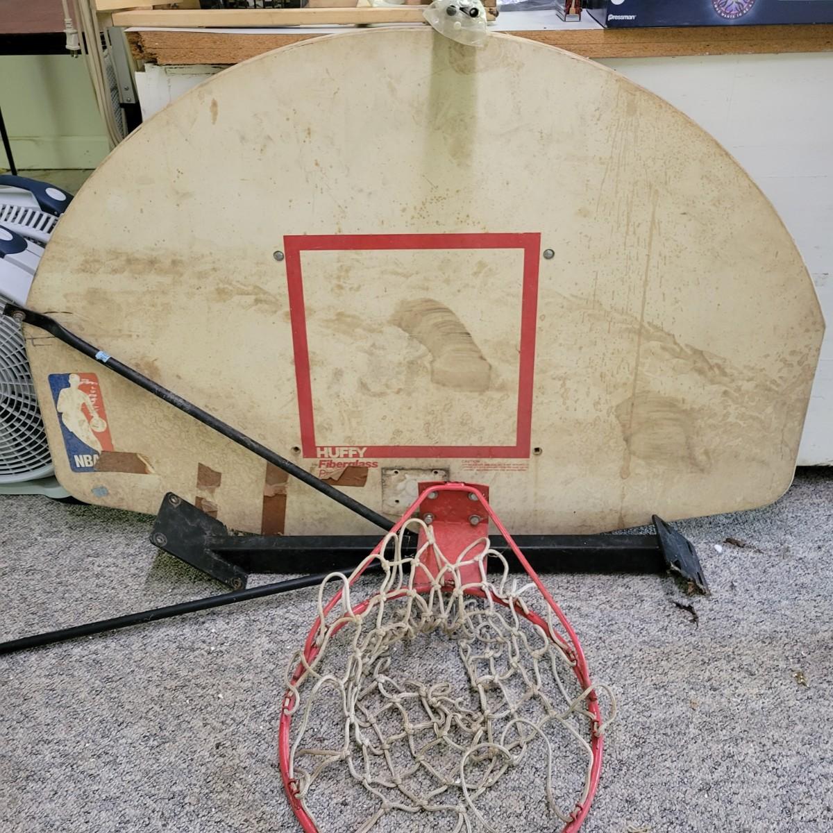 Huffy Fiberglass Basketball Backboard, Rim and Bracket (BGDW