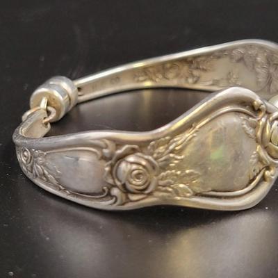 R C COMANY SILVER SPOON HAND CRAFTED BRACELET W/ MAGNET CLOSURE