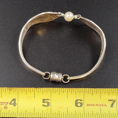 R C COMANY SILVER SPOON HAND CRAFTED BRACELET W/ MAGNET CLOSURE