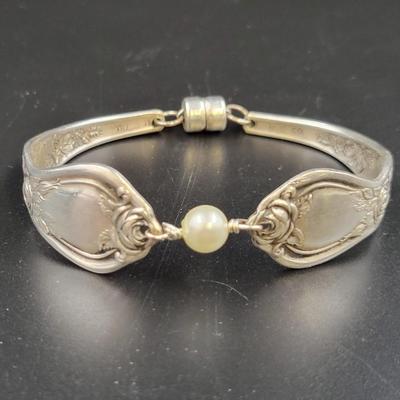 R C COMANY SILVER SPOON HAND CRAFTED BRACELET W/ MAGNET CLOSURE