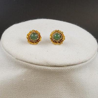 VINTAGE BEAUTIFUL GOLD TONED W/ FAUX JADE INSERT EARRINGS