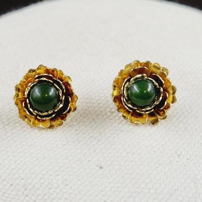 VINTAGE BEAUTIFUL GOLD TONED W/ FAUX JADE INSERT EARRINGS