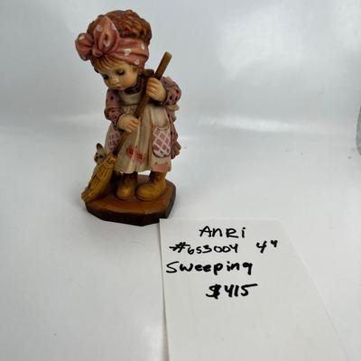 Anri Italian Wood Carving  "Sweeping"