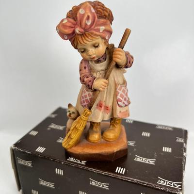Anri Italian Wood Carving  "Sweeping"