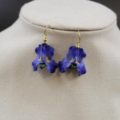 CLAY ART LILY DANGLE EARRINGS