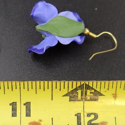 CLAY ART LILY DANGLE EARRINGS