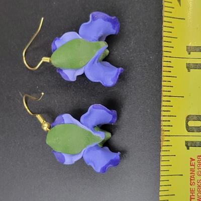 CLAY ART LILY DANGLE EARRINGS