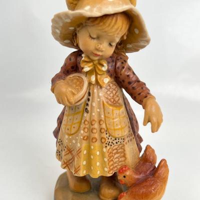 Anri Italian Wood Carving  "Feeding the Chickens"