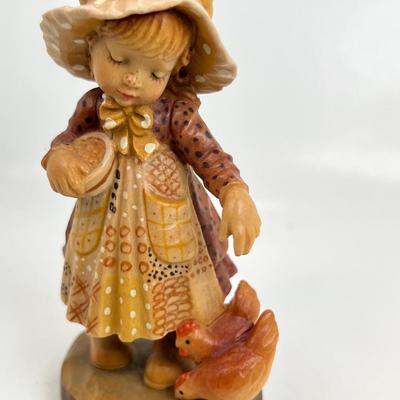 Anri Italian Wood Carving  "Feeding the Chickens"