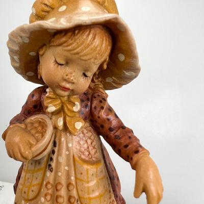 Anri Italian Wood Carving  "Feeding the Chickens"