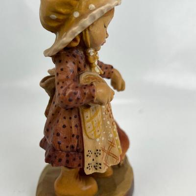 Anri Italian Wood Carving  "Feeding the Chickens"