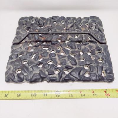 VINTAGE DECORATIVE CAST IRON MEAT PRESS #2