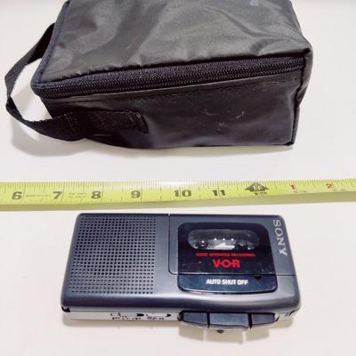 SONY VOR CASSETTE VOICE RECORDER W/ BAG AND MC60 CASSETTES