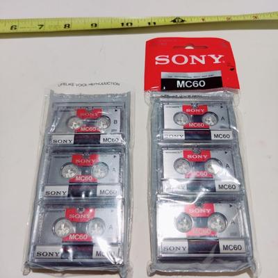 SONY VOR CASSETTE VOICE RECORDER W/ BAG AND MC60 CASSETTES