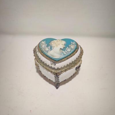 VINTAGE BLUE CAMEO JEWELRY MUSIC BOX