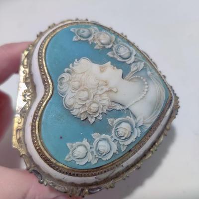 VINTAGE BLUE CAMEO JEWELRY MUSIC BOX